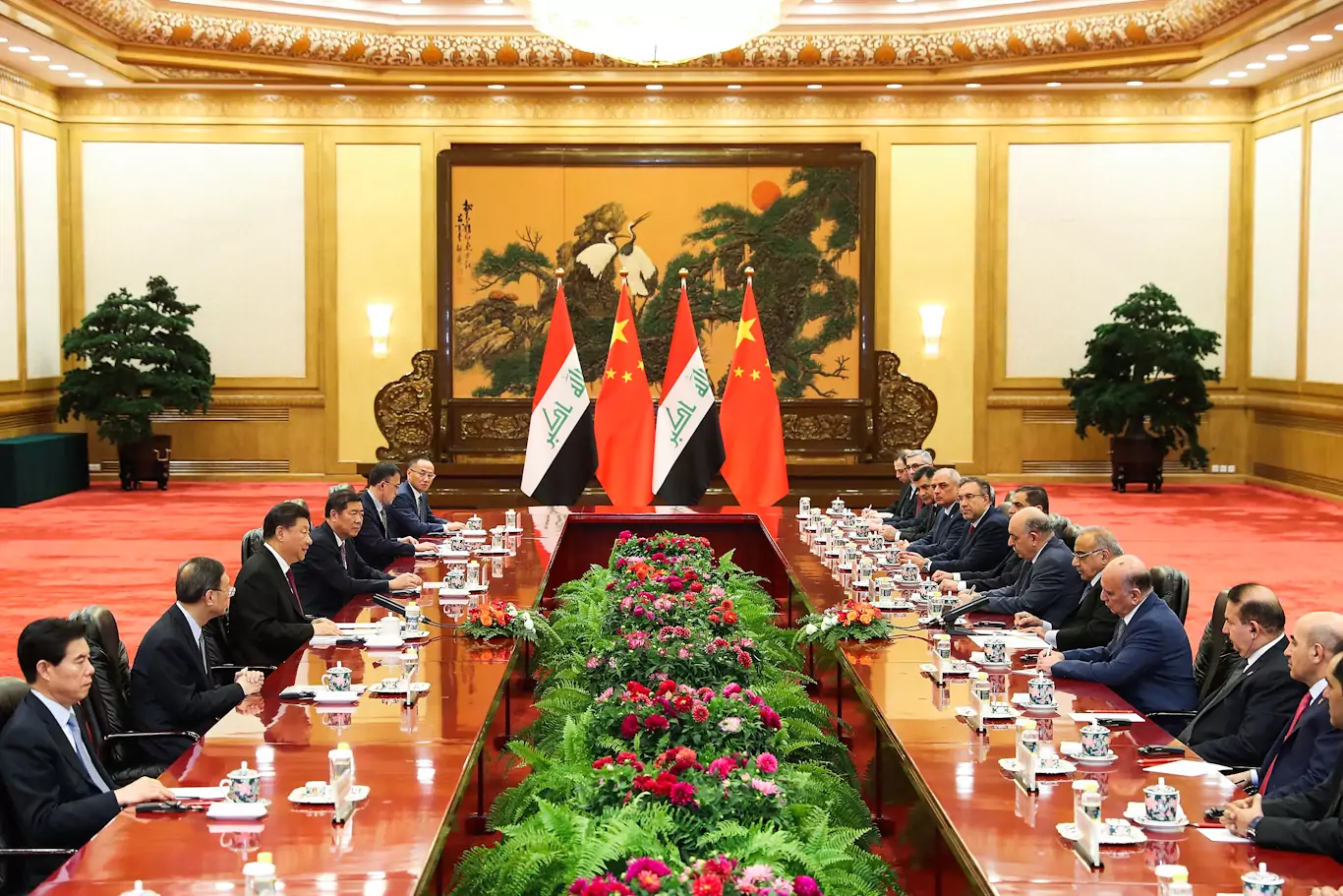 Састанак кинеске делегације предвођене председником Си Ђинпингом и ирачке делегације предвођене премијером Адел Абдулом-Махдијем у Великој сали народа, Пекинг, 23. септембар 2019. (Фото: Lintao Zhang/Pool Photo via AP) 