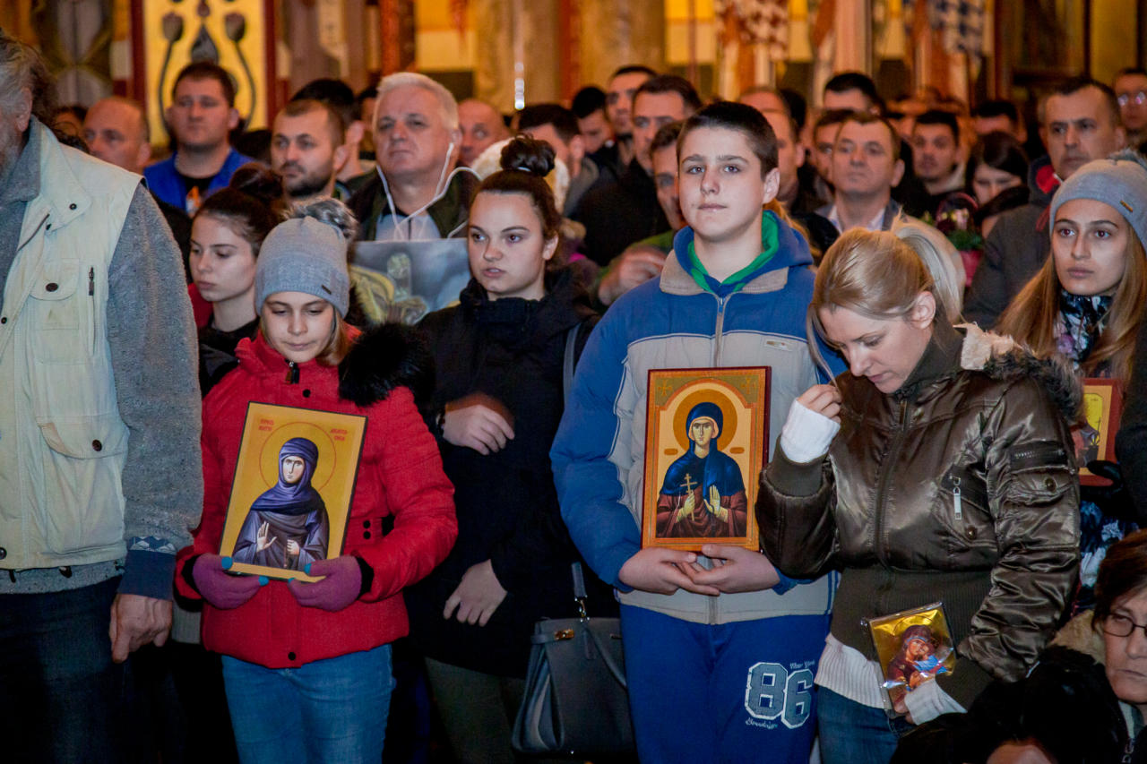 Vernici sa ikonama na molebanu u Hramu Hristovog Vaskrsenja, Podgorica, 31. decembar 2019. (Foto: mitropolija.com)