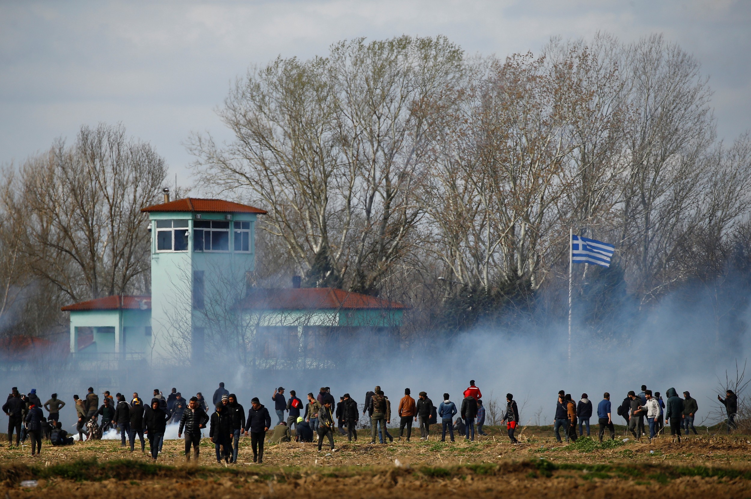 Migranti na grčko-turskoj granici u blizini graničnog prelaza Pazarkule, 07. mart 2020. (Foto: REUTERS/Huseyin Aldemir)