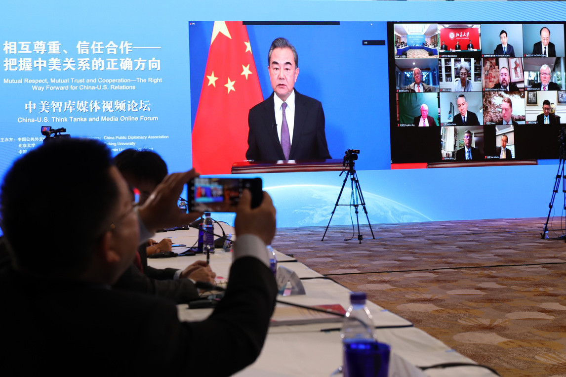 Državni savetnik i ministar spoljnih poslova Kine, Vang Ji, tokom govora na Kinesko-američkom tink tenk medija forumu, Peking, 09. jul 2020. (Foto: Wang Zhuangfei/China Daily)