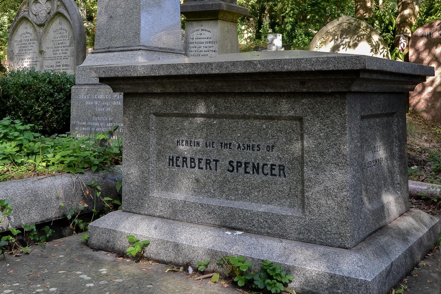 Grobno mesto Herberta Spensera na groblju Hajgejt u Londonu (Foto: Wikimedia/MrsEllacott)