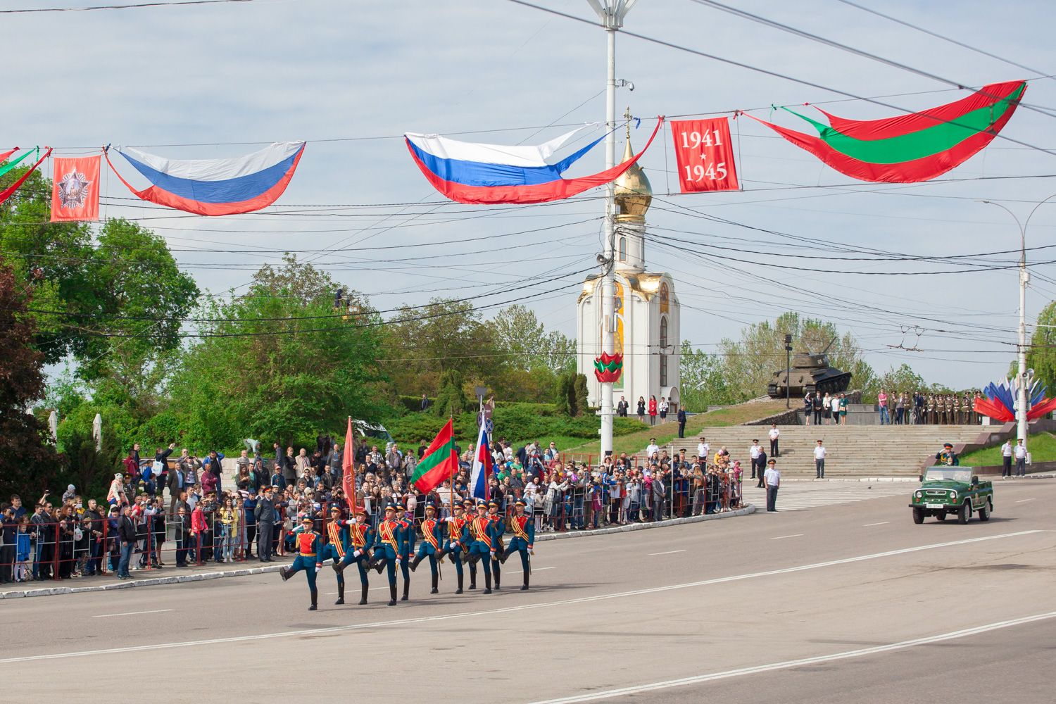 Vojni defile povodom Dana pobede na trgu Suvorov u Tiraspolju, 09. maj 2017. (Foto: president.gospmr.org)