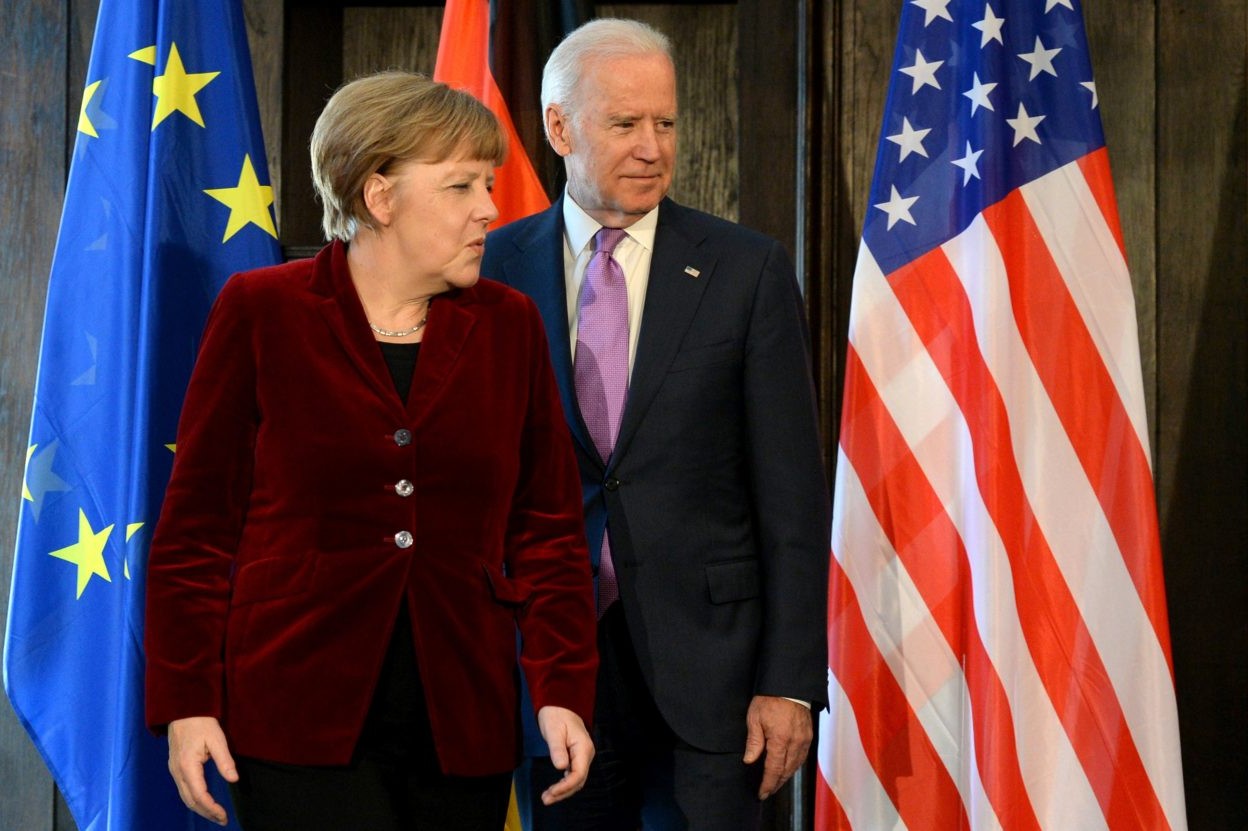 Nemačka kancelara Angela Merkel tokom sastanka sa američkim državnim sekretarom Džoom Bajdenom u Berlinu, februar 2015. (Foto: Christof Stache/AFP via Getty Images)