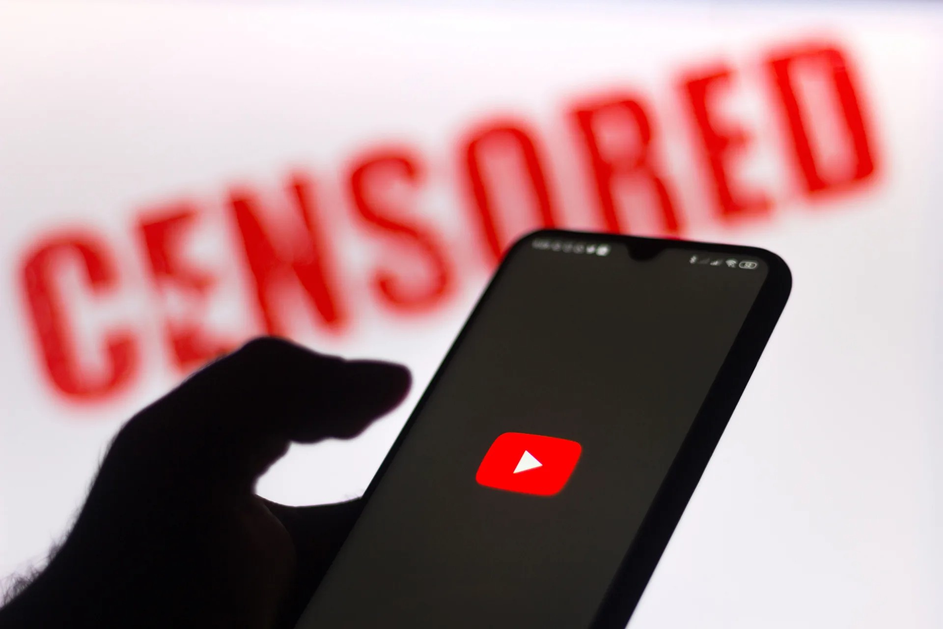 Grafički i simbolički prikaz cenzure na Jutjubu (Foto: Rafael Henrique/SOPA Images/Lightrocket via Getty Images)