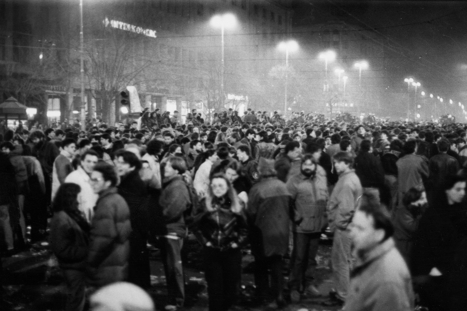 Студентске демонстрације код Теразијске чесме, март 1991. (Фото: Wikimedia/Ранко Томић/Ranko, CC BY-SA 3.0 RS)