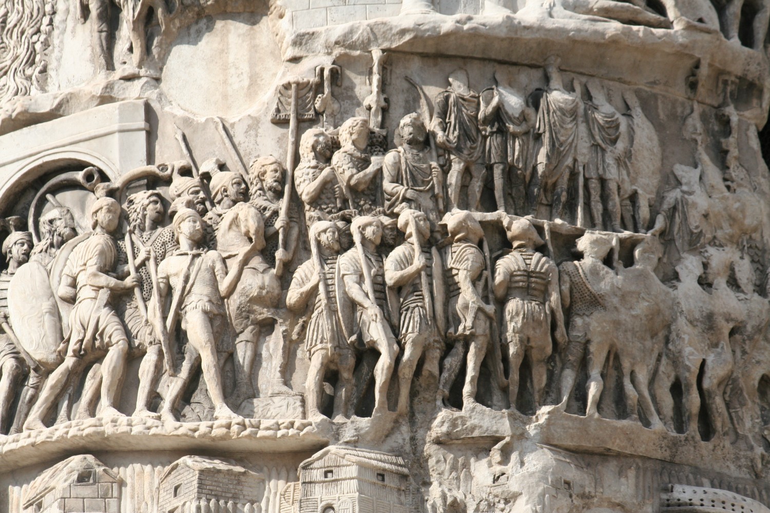 Reljefna scena marša rimskih legionara na Stubu Marka Aurelija u Rimu (Foto: Wikimedia/Barosaurus Lentus, CC BY 3.0)