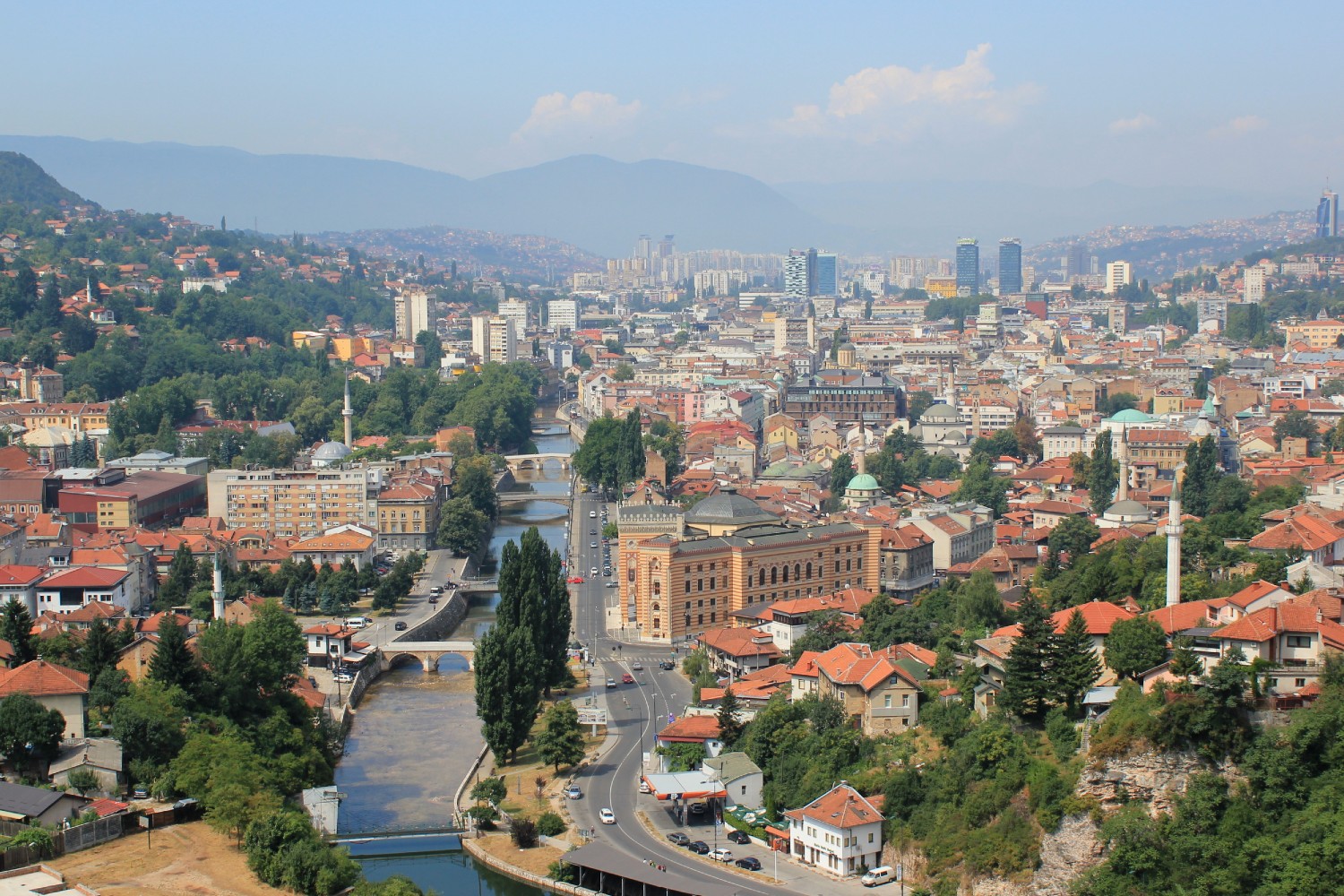 Panorama Sarajeva (Foto: Wikimedia/Julian Nyča, CC BY-SA 4.0)